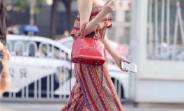 街拍小姐姐穿短发披肩,街头时尚小姐姐演绎独特魅力